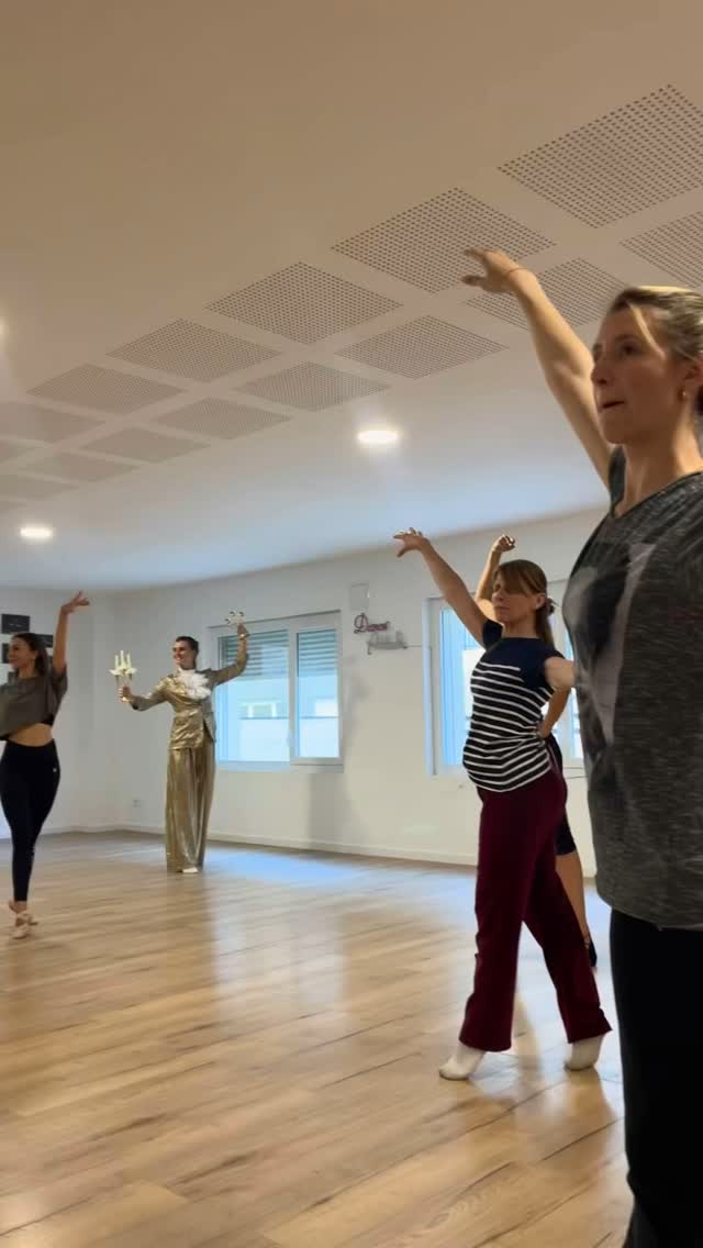 🌹La Belle et la Bête🌹
Nos élèves travaillent dur pour re créer la magie de ce conte merveilleux !
✨Les places seront en vente à l’école de danse dès la semaine prochaine
✨ Le 15 Juin, ouverture des portes à 19h30 placement libre, début du spectacle 20h00.
On a hâte et l’excitation commence à monter ✨