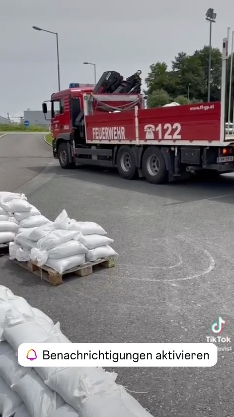 Hochwasser 2k24 #wasserschutz #feuerwehr #sandsäcke