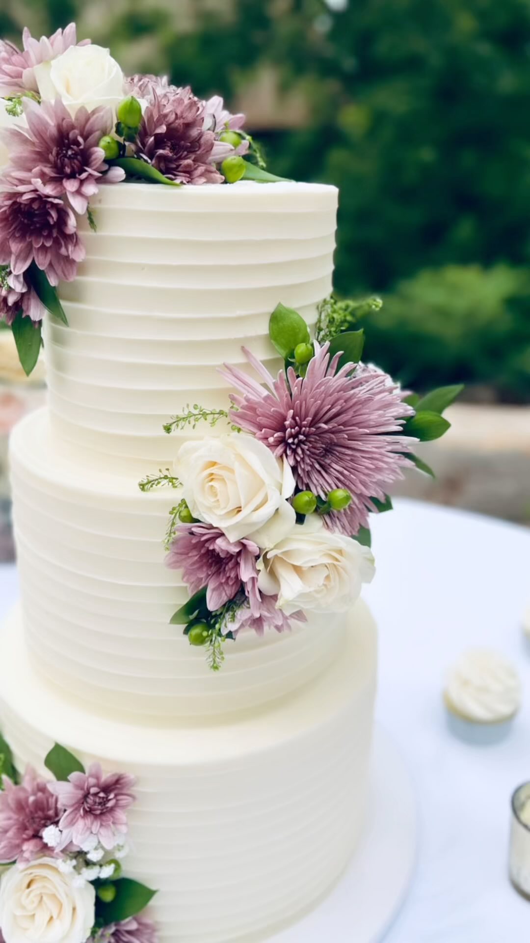 Congratulations to Mary & Eric!! 💕🪷✨
They said I DO at the gorgeous Creekside Cabins Wedding Venue last month and we could not be happier with the outcome of their cake! 🍰
Definitely one of our newest and favorite creations! Not sure if it was the stunning forest ambiance or the mauve colored accents, it all came together so beautifully! 🤩
Mary & Eric thank you so much for trusting us with your love story! We wish you both many happy years to come! Congratulations 🎉🍾🥂💕
#destinationwedding #countrywedding #rusticweddings #weddingcakesaz #realarizonaweddings #arizonaweddings #theknot #paysonazbakery #kendrascountrybakery #weddingwire #edibleart #destinationweddings #mountainwedding #rimcountrywedding #creeksideweddings