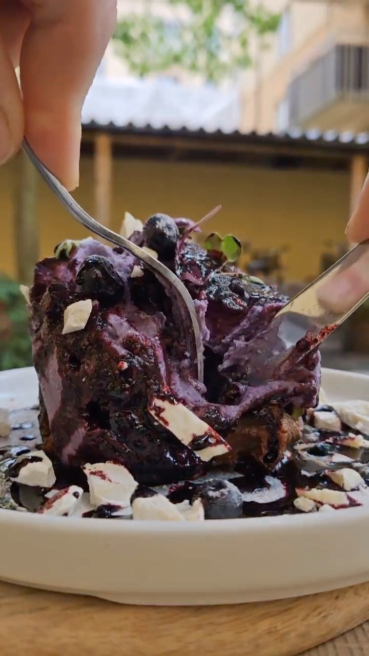 Happy Saturday!! What are your plans for the weekend? We will be busy serving up this blueberry beaut 🫐😮💨