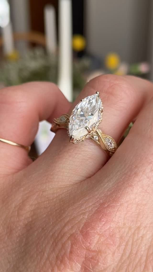 Latest custom engagement ring!! ✨ Uhhhg the detail on this one is really AMAZING! The marquise cut turned out to be the shape of the year in 2024.. and for good reason! Such a stunning cut 🤩
#customengagementring #engaged #marquiseengagementring #jewelrydesign #shopsmall #bespokejewelry