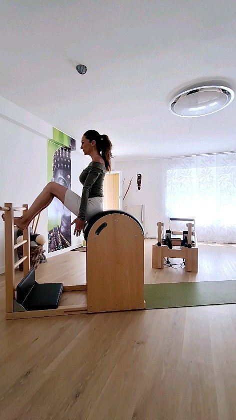 BARREL LOVE ❤️ - The only limits in life are the ones you make.
Embracing the weekend with a heart full of joy and good vibes.💃
#pilates #pilateslovers #ladderbarrel #pilatesstretch #pilatesstrong #pilateslife #ladderbarrelpilates #dotriyoga #dotriflow #fitand50