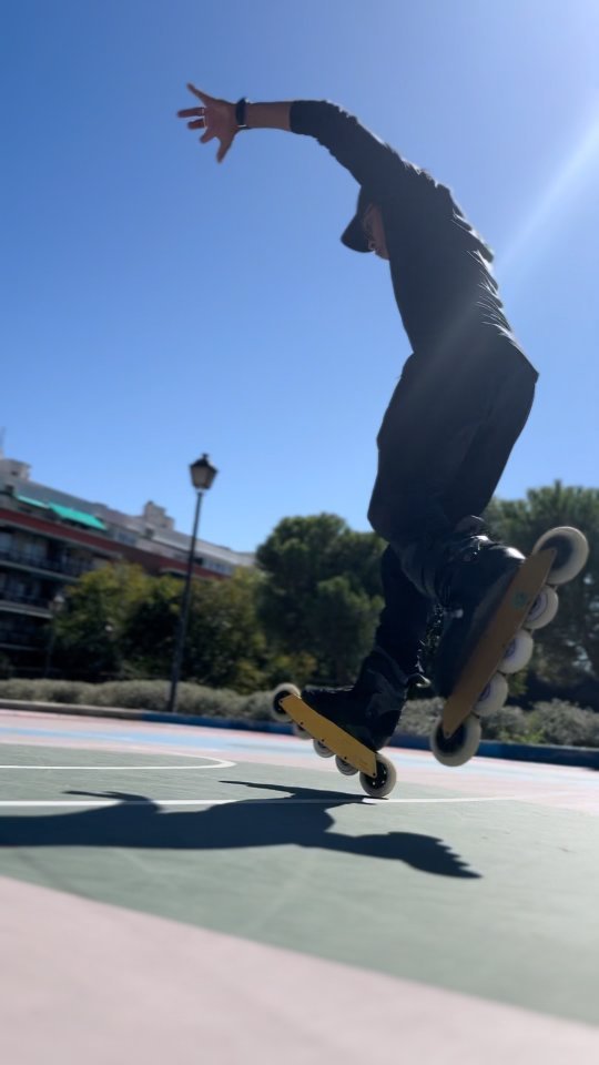 Drawing on the Madrid Dojo
🎥 @jule.mpoint
.
.
.
#inlineskating #wizardskating #rollerblading #patines #madrid #inlineskatingberlin
