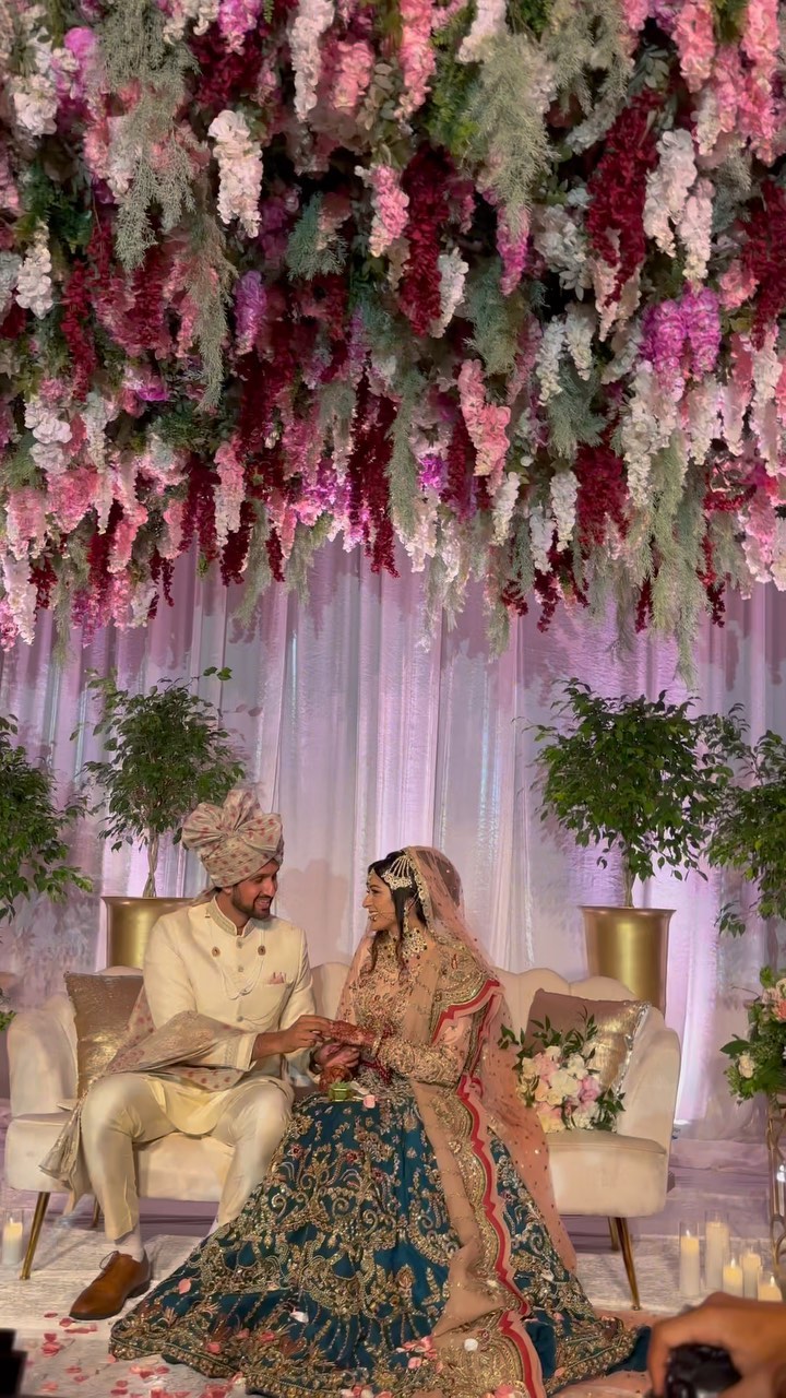 Rocking Through Your Wedding Day Till The End 🎸🤘🤵🏾👰🏾
👸 @nugeenaftab
📝 @thebollywed @soniva2221
🏩@musichallcincy
💐@skdesigns.me
🔊@dimavioffical
🥗@eatanmol
💋 @gabbywilliamsmakeup
🏨 @deltahotelscincinnati @deltahotels @marriottbonvoy