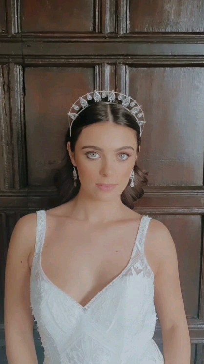 U N I Q U E - another sneak peak at some of my new collection 2023. I love designing #wedding accessories that speak to brides who love to be a little bit bold, a little bit extra whilst still being super stylish and #bridal
.
.
.
@eleonoracan
@jodiemakeupuk
@flixton_house
@cherish_bridal_northwich
.
.
.
#bride #bridalstyle #bridetobe #weddingcrown #weddingearrings #uniqueaccessory #pearlearrings #bridalheadpiece #bridalhairstyle #weddingplanning #bridegoals #weddinghairstyle #weddingheadpiece #weddingaccessories #wedding #weddinggoals #weddingcrown #bridalcrown #weddinginspiration #brideinspiration #bridalheadpiece #earrings #weddingmakeup #bridalmakeup #bridalearrings #wedinspo #weddingstyle #earrings #bohowedding #headpiece
.