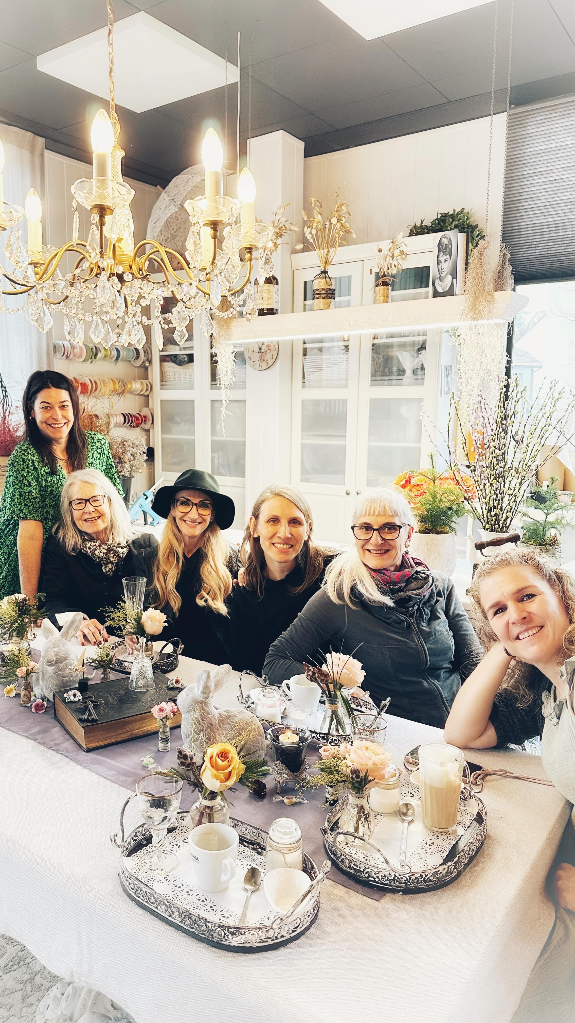 Bist Du spontan?
Ich muss gestehen, ich eigentlich nicht🙈.
Aber was nicht ist, kann ja noch werden.
Gestern Abend, bekam ich einen Anruf und heute gab es einen spontanen Schminkeinsatz für @ande.li und @real01_movin_inspiration beim Innovationspreis Rüti 2023!
Was war das für ein aufregender Moment.
(f)rock exchange - fusionart nominiert!
Der supercoole Frauenkleider-Tausch mit tollen Powerfrauen!
Ich bin stolz darauf, dass ich ein kleiner Teil dieses besonderen Ereignisses und des Teams sein durfte!
D A N K E ❤️
Lieber Gruss
Catalina
.
.
.
.
.
#innovationspreis #rüti #2023 #frauenpower #makeup #avouscosmetics #kosmetik #spontan #outofyourcomfortzone