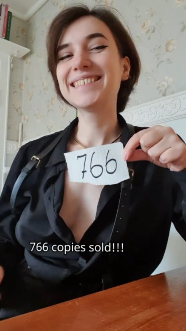 Still on the crawl to 1000 copies sold and I'm so damn excited!!! :')
#booksbooksbooks #indieauthor #gaybookstagram #authorsofinstagram #mmromancebooks