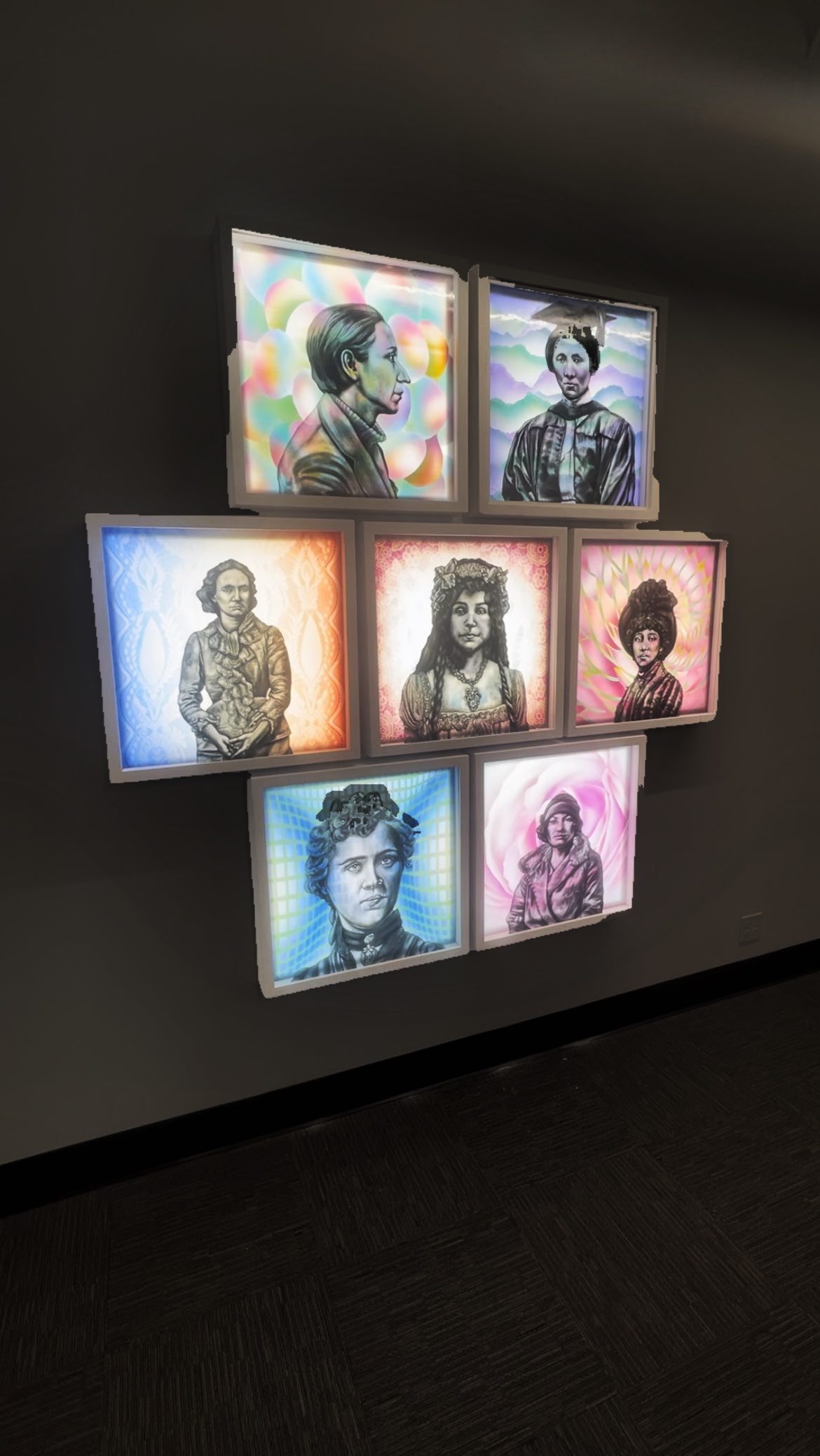 What a fun challenge to put up these stained glass light boxes from our new friends over at @scottish.stained.glass spot any wires?? 😉 Click the link in bio to book your professional art installation
.
.
.
.
.
.
.
.
.
.
#denverart #denverartists #denverartist #denverartscene #denverartdistrict
#denverdesigner #denverdesign #interiordesign #coloradodesign #denverdesign #interiordesigner #art #decor