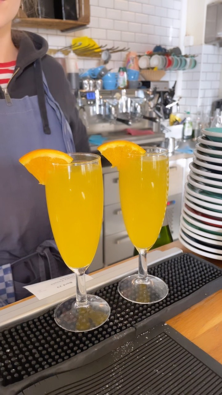 If there’s one thing that pairs perfectly with brunch...it’s Mimosas! 🥂 Get the best of both worlds – Vitamin C 🍊and bubbly fun 🍾. What is your go to drink when you brunch?