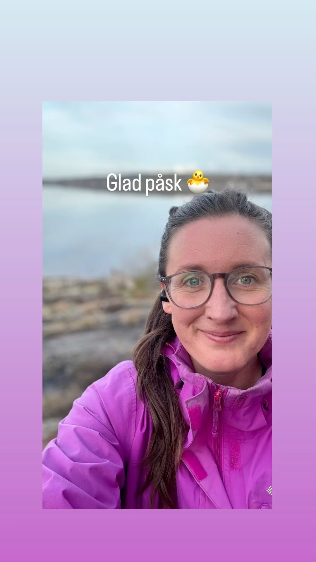 Löpning efter att du fött barn
Känner du att du blir kissnödig när du springer? Du kanske till och med läcker? Drömmer du om att kunna springa igen men tappat hoppet och gett upp?
2,5 år efter min förlossning läckte jag fortfarande varje dag. Små droppar genom hela dagen, mer när jag var på gymmet och lyfte tungt.
Jag bokade till slut en tid på @behandlingsteamjohncarrier och träffade John som guidade mig hur jag skulle ändra min träning och ultraljudet vi gjorde visade att flera funktioner kunde förbättras. Efter två månader rehabträning började jag ett löpprogram och efter ytterligare 6 veckor sprang jag 20 min utan problem.
Det lärde mig att allt är möjligt med kunskap och rätt verktyg.
Så ge inte upp utan sök hjälp tills någon lyssnar och vill hjälpa dig.
Glad påsk 🐣
#löpningeftergraviditet #löpning #löpningpostpartum #träningeftergraviditet #träningefterförlossning #läckage #personligträning #personligtränare #gymträning #löpträning #mammalöpning