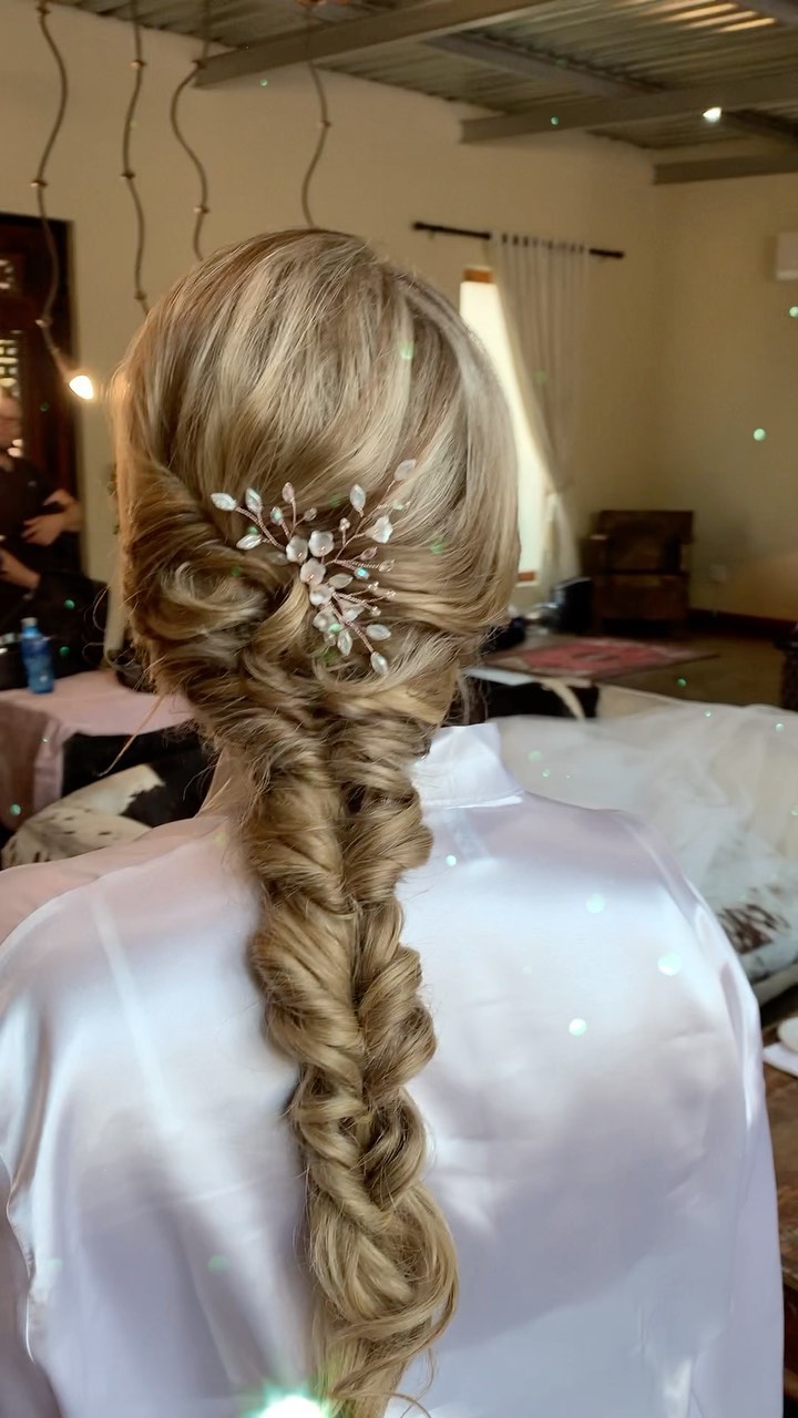 Another happy bride in the bag today! GOSSHH I love my job. #bride #wedding #bridalhair #hairstyles #hairstylist #makeupandhair #swoonworthy