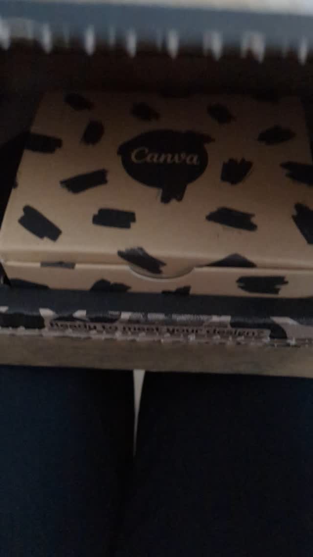 I hope you approve @charlottmunster !?
Thank you @canva for my new Business cards, used Canva Pro so I could use the logo and font designed for me by Charlotte.