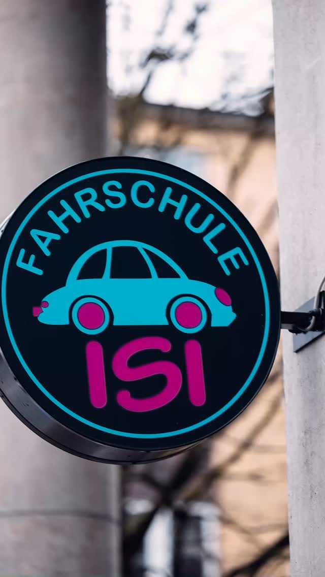 🎥🚗 Auffallen leicht gemacht – moderne Außenwerbung für deine Fahrschule!
Ob klare Frontbeschriftung oder individuelles Rundlogo: Mit kreativer Werbetechnik machen wir deinen Standort sichtbar, einprägsam und unverwechselbar! 🏢✨
Du willst, dass dein Logo auf der Straße glänzt? Melde dich bei uns – wir bringen deine Marke groß raus! 💬🎨
#Werbetechnik #Außenwerbung #Leuchtwerbung #Fahrschule #Branding #VisuelleKommunikation #SignageDesign #BusinessSign #Werbetechniker #Markenpräsenz