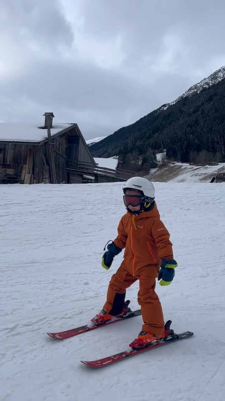 Am Sonnenberglift in Gries gehts voll ab! ⛷️❄️⏫
*
*
*
*
*
#ski #skiing #sellraintal #kühtai #innsbruck #visittirol #visitinnsbruck #innsbrucktourism #snow #kids #fun #sport #lift