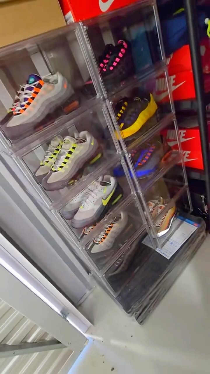 Getting up close and personal with some of @nitrousoxide19 collection displayed in our 360° display boxes! 😮💨💎
Perfect after winning 10 free boxes from our competition 🙌🏻💎
#hypebeastkicks #thesolesupplier #offspringhqcommunity #snkrskickcheck #sneakerhead #footlockereu #sneakerreel #trendingreels #reeltrending #reeltime #reelsinstagram #reelitfeelit #smallbusiness #reelgood #reelsinsta #explore #reelsdaily #reelsinsta #instareels #reelsviral #reelstrending #reelstrend #reeltrends #sneakerevent #shoestorage #insock #displayboxes #airmax95 #airmax110