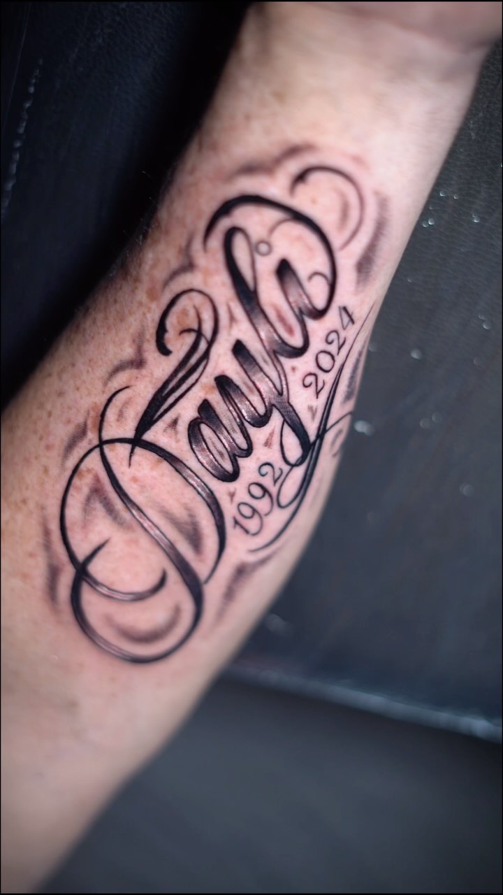 #tattooartist #tattooshop #tattooed #tattooisart
#myfavoritetattoo #artoftattoos #freespirit #rockspirit #artist #girlstattoo #boystattoos #tattooshop #tauajespequeños#tatuajespequeños #tododearte #videostattoo #tattoopiercing #tattoarm #tattolegs