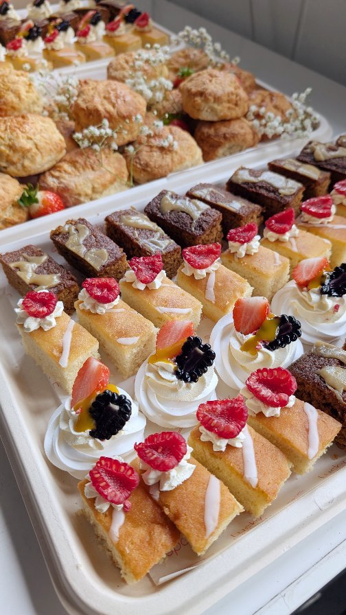 Our customer today was looking for a delicious afternoon tea for her sister's baby shower 💕🤰🏼
It was all freshly made this morning and dropped off to a house buzzing with energy and full of balloons!
#catering #afternoontea #miltonkeynes