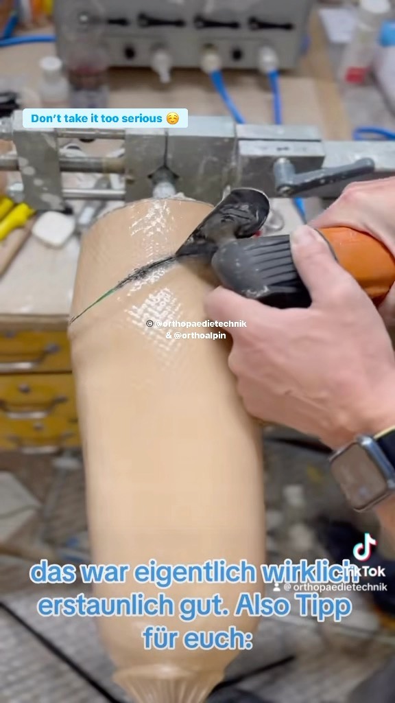 ->lustiger mit Ton! Und nehmt es nicht zu ernst ☺️🙃😉
#orthopädietechnik #blödelei #spassamberuf #beinprothesenbaurückwärts