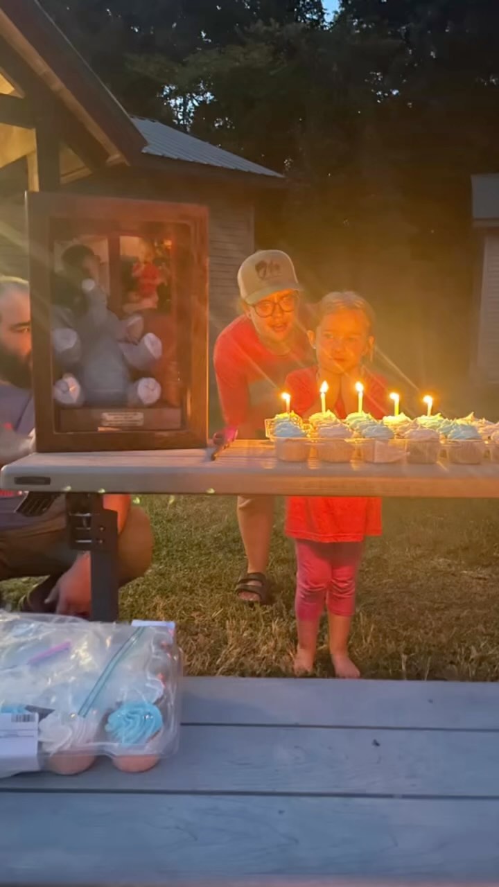 This year marks the 5th anniversary of the annual dancinwithroselynn ruck and hike! Every year on night 2 we get together and sing “Happy birthday” to Roselynn. This year she would have been 9 years old! We love and miss her more than words can describe 💛