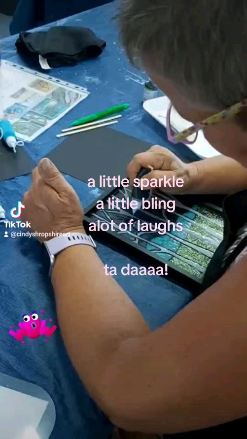 Fantastic ladies, sooo creative! Outcome was a sparkly faux stained glass window and sun catcher. Checkout cindys-art.ca/events #cindyshropshireart #paintparties #paintpartyyxh #medicinehatartist #medicinehatbusiness #yxh #YXHevents