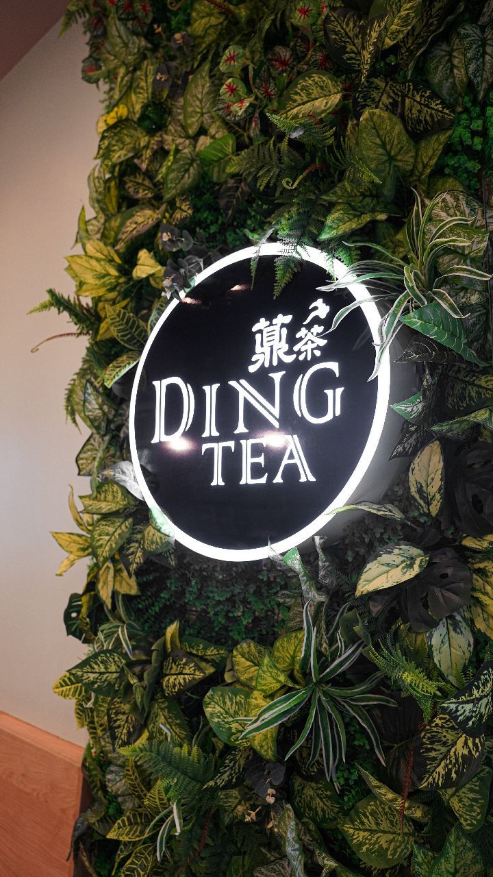 RESTAURANT 4/100: DING TEA 🧋
@dingteanottingham is Nottingham's very own Taiwanese bubble tea store. Their slogan is 'shake for life' and focus on the happiness of their customers 💗 If you're about why not pop in...
#bubbletealover #bubbletea #bubbleteatime #nottingham #nottinghamrestaurant #uniofnottingham #uniofnotts #trentuniversity #nottinghamtrentuniversity #nottstrentuni #nottstrent #nffc #nffcfamily #nottinghamforest