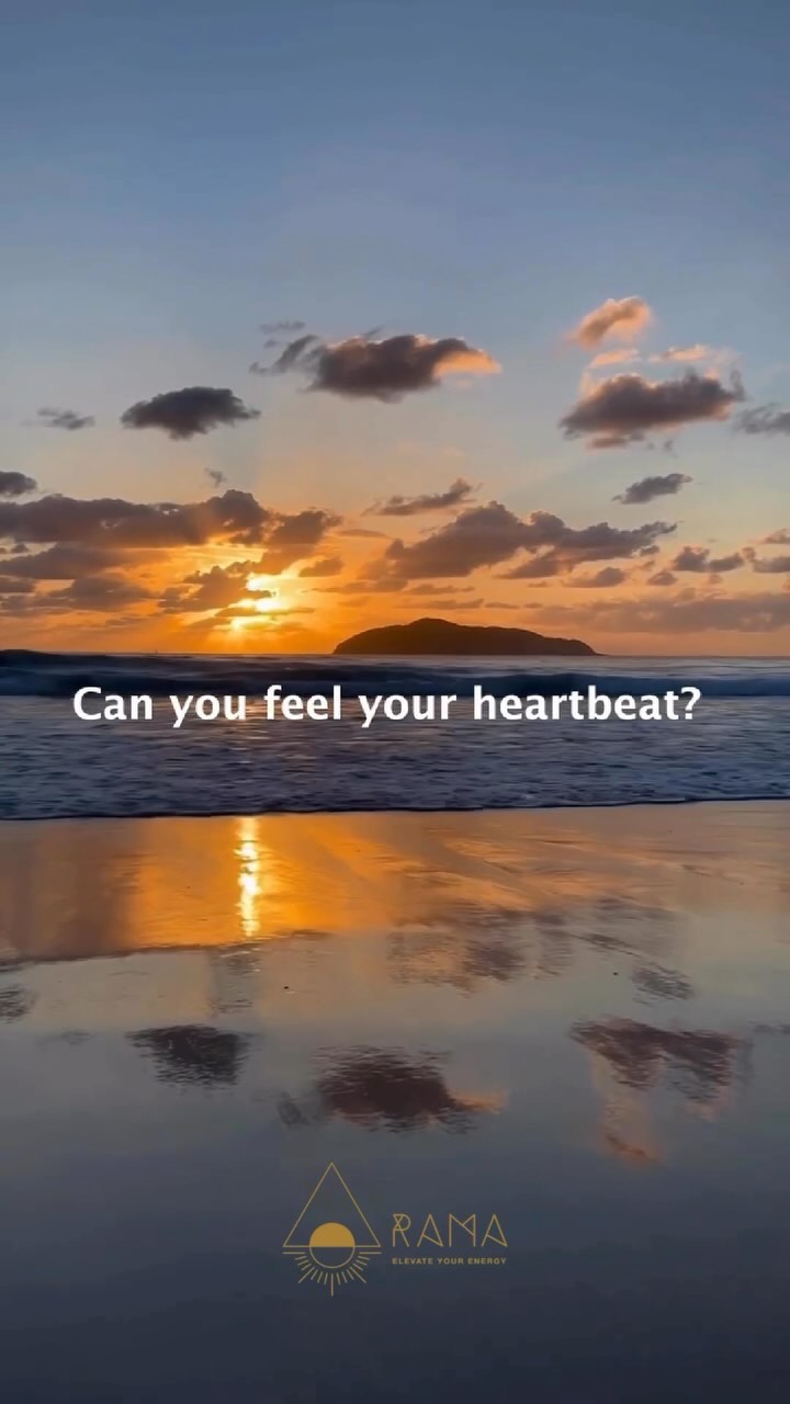 Allow 30 seconds to be guided to feel your heart.. all it takes is 5 seconds of awareness 🤍 try it ☺️
Happy Monday beautiful people ! ✨🫶🏻✨
#guidedmeditation #heartmeditation
