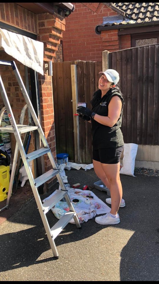 That's what they say, isn't it?
I'm only joking!! She is great though! Gemma works behind the scenes for me, typing your quotes up, and invoices and helps with all the receipts and insurance and all the stuff I just wouldn't know where to start with.
She can also be hands on too and has been adding a women's touch.
.
.
.
.
#painteranddecorator #painter #decorator #paintinganddecorating #decorating #painting #paintersofinstagram #interiordesign #painteranddecorators #paint #painters #paintlife #dulux #decorators #exteriorpainting #housepainting #professionalpainter #pritchardpropertyservices #homedecor #paintinganddecoratingservices #interiorpainting #interior #interiordecorating #decoratorsofinstagram #duluxtrade #diy #home #wallpaper #painterdecorator #homeimprovement