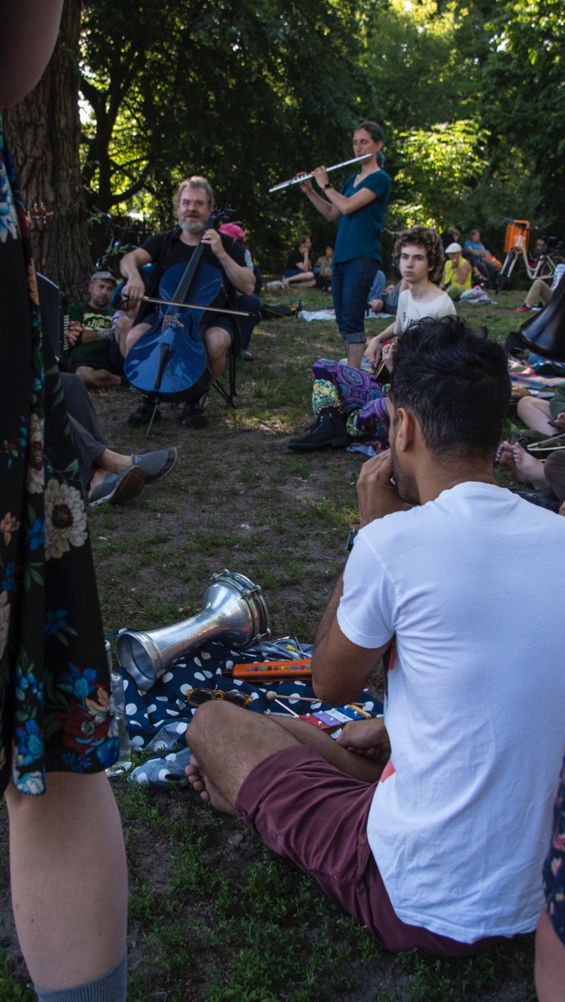 ANOTHER KLEZNICK?? Could it be so? It sure is! July 20th we will gather once more under the luscious trees of Hasenheide to picnic, play, and party together. Starting at 15:00 and going until we don’t want to anymore. Please heed the directions to our new picnic location in the story highlights, on our website, and in our Facebook event. See you there!