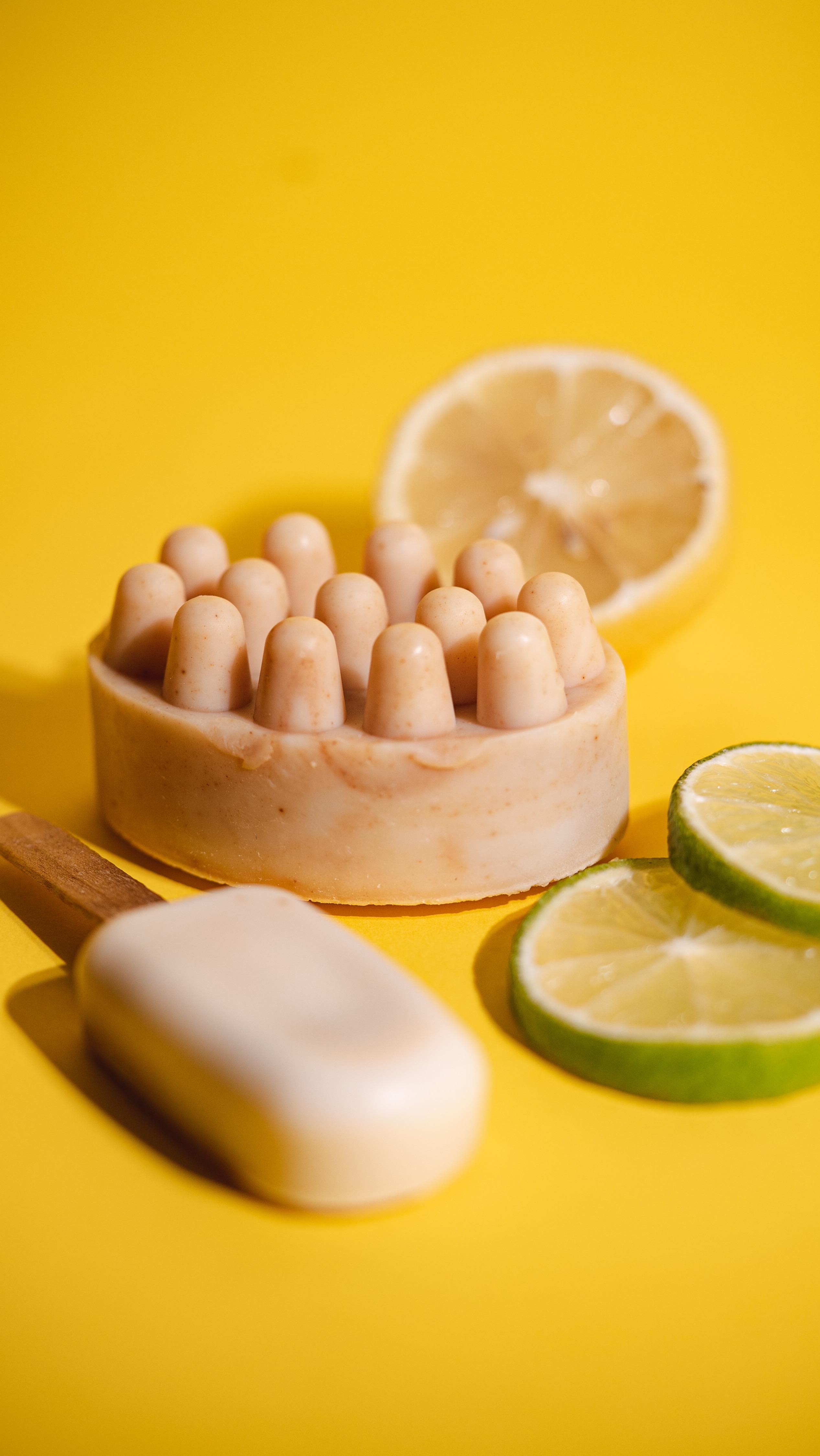 Bentornata estate!! 💛🧡
.
.
#summer #summersoap #saponeestivo #boxestiva #handmade #saponeinregola #idearegalo #kitestivo #gingerlemon #saponeagrumi #citrussoap #saponettasolida #soaplovers #fvg