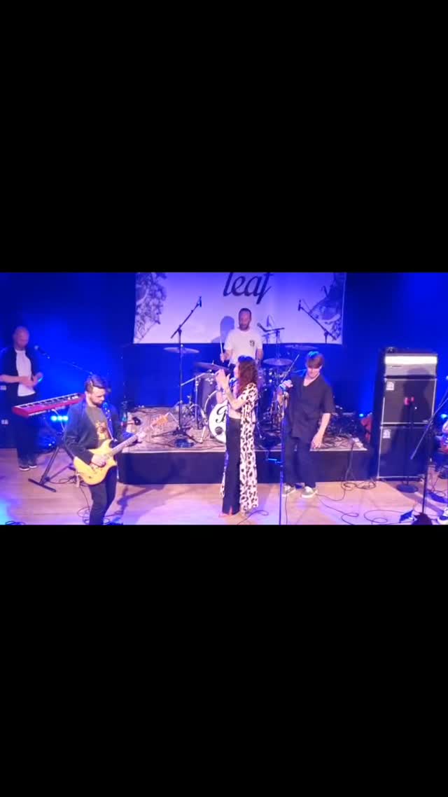 Souvenir du live au @rocksea_live avec notre @coco_cariou national chanteur du groupe @anfartist en featuring sur le titre « Come Back »
#deadleaf #liveconcert #drum #keyboard #bass #electricguitar #womansinger