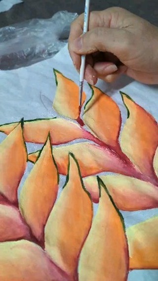 Cada detalle cuenta una historia de dedicación y arte. 🌺🎨
Estamos emocionados de compartir con ustedes un adelanto del proceso de creación de este vestido de lino con mangas pintadas a mano, inspiradas en la belleza de la flor de Heliconia. Esta flor, símbolo de la vibrante naturaleza costarricense, refleja la fuerza y elegancia de la mujer costarricense.
.
.
.
Every detail tells a story of dedication and art. 🌺🎨
We are excited to share with you a sneak peek of the creation process of this linen dress with hand-painted sleeves, inspired by the beauty of the Heliconia flower. This flower, a symbol of Costa Rica's vibrant nature, reflects the strength and elegance of Costa Rican women.
#EveValverde #HandmadeFashion #FlorDeHeliconia #CostaRicaFashion #FashionArt #LinenDress #SustainableFashion #FashionInspiration #ArtisanCraft #UniqueDesign