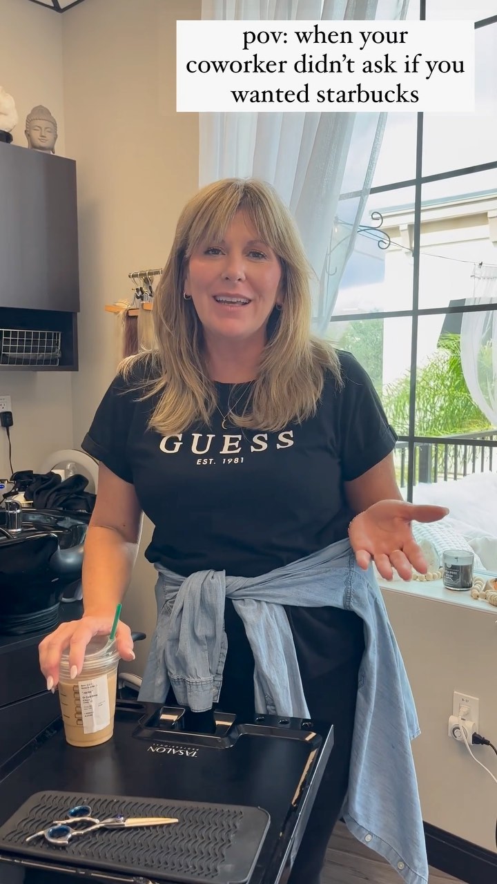 I go ONE time without them and I’m never gonna hear the end of it 👀😂
@thehairstandard 👏👏
Thanks for the inspo, they literally go without me all the time.. but I do it once and shameee 🔔😂
#orlandohaircolor
#orlandohaircut
#orlandobridalhair
#orlandohairextensions
#orlandokeratin #orlandohair
#wintersprings #winterparkfl
#moneypiece #orlandobalayage
#ucfhair #ucfhairstylist #orlandostylist
#centralfloridahair