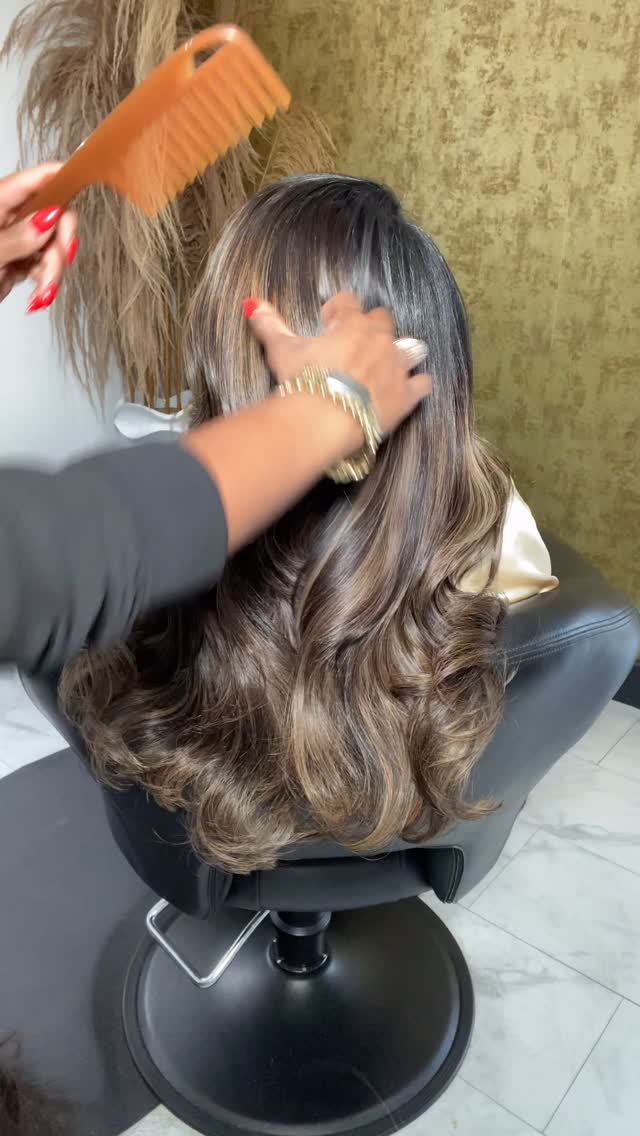 Love this color and install🙌🏾 Hair Details 👇🏽
-Raw Cambodian natural wavy 20,20,20,20
Stylist: @stylesbytiff55
Order online or come by our store location located here in San Antonio Tx.
📍126 w. Rector #100
San Antonio Tx 78216
Alongside Northstar mall
☎️210-643-9464
Text line : 210-488-0511
-
-
-
-
-
-
-
-
#sanantoniohair #sanantoniobundles #austinhairstylist #dallashairstylist #houstonhairstylist #sanantoniohairstylist #sanantoniosewins #sanantoniowigs #sanantonioweaves #sanantonioextensions #sanantoniohaironhand #sanantoniocustomwigs #cambodianhair #rawhair