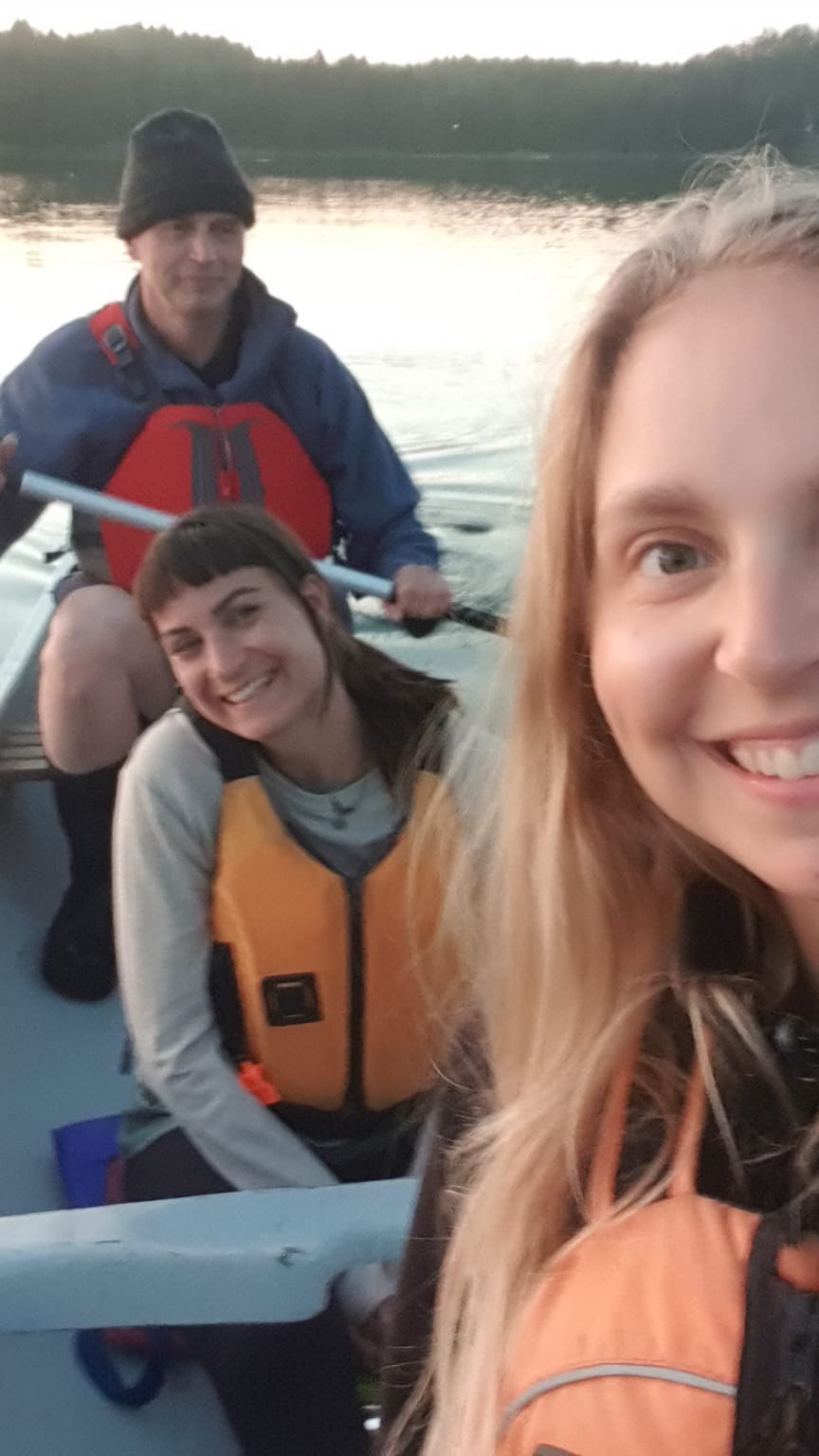 Three years ago we had been traveling with sarah in new zealand. Last week we had the opportunity of visiting her in Ucluelet, Vancouver island. One of the evenings we decided spontaneously on going out with the kanu. 🛶 Such a beautiful place they’re living with this huge backyard covered in water. Amazing experience to slide the kanu down to the ocean and being in the water within no time. The same with going to bed afterwards - just a five minutes „put the equipment back in place‘ transfer from sitting in the kanu and lying fresh and cozy in bed.✨ 🌝💭
#ucluelet