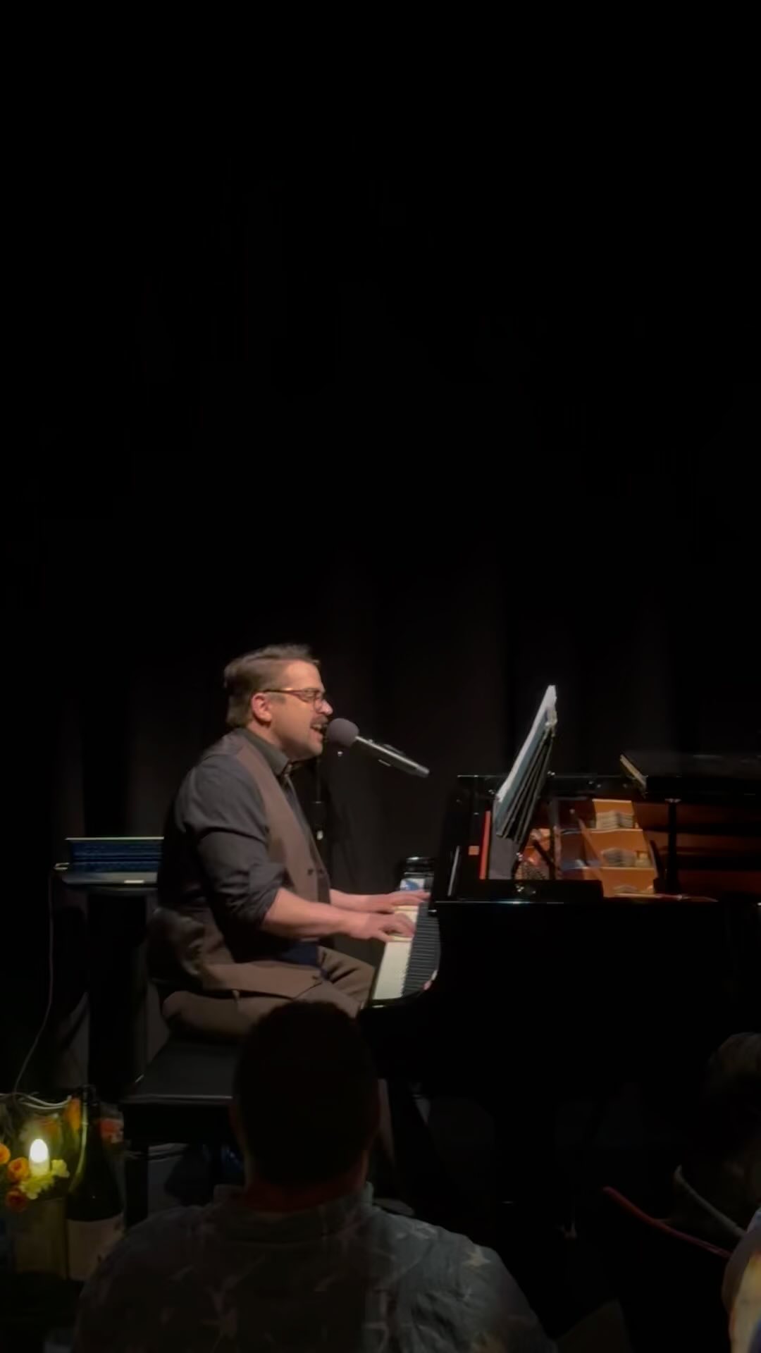 Piano solo… me.
#lolaspianobar #riversidetheatre #eltonjohn #pianoman #bennyandthejets