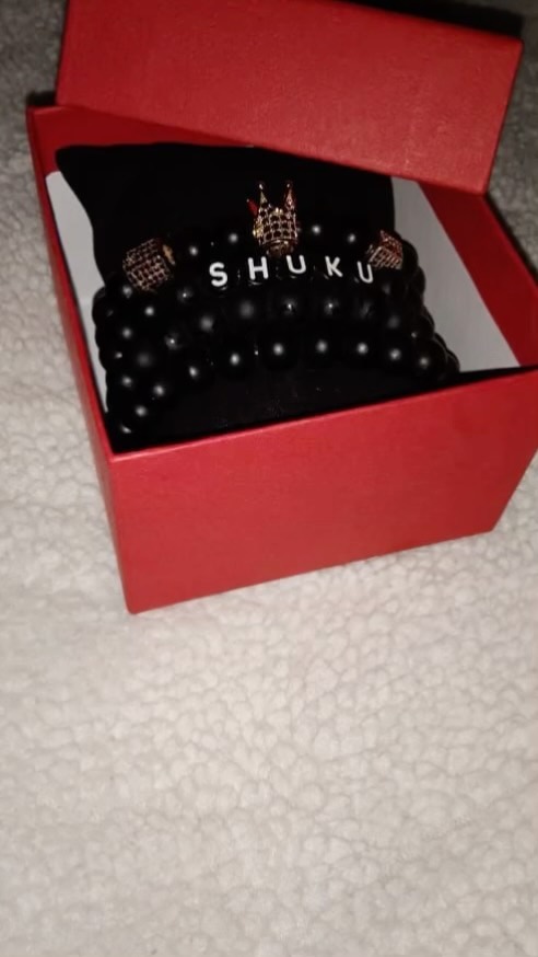 Black onyx beads with gold plated accents … link to website in bio .. #blackownedbrand #shuku