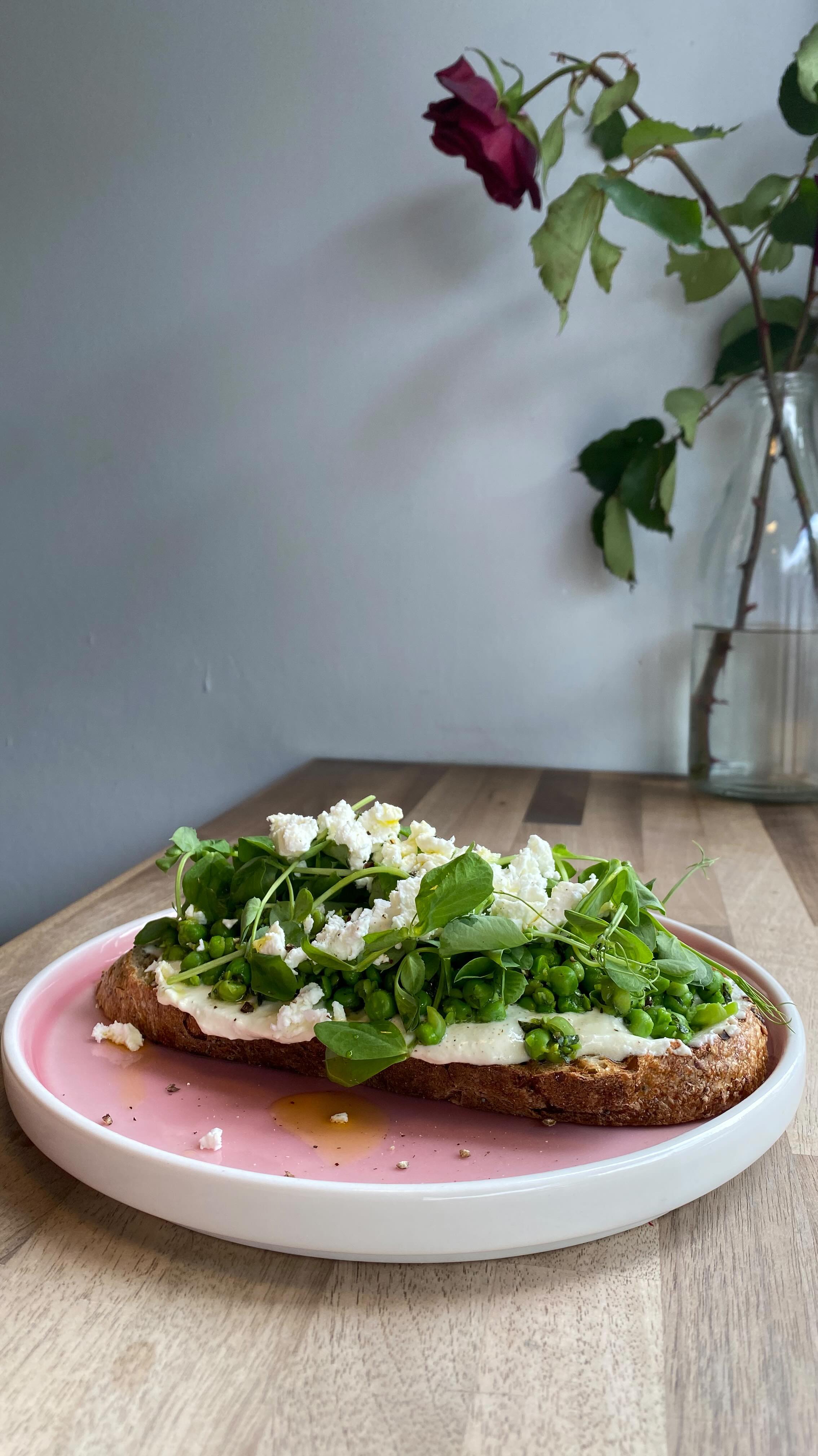 The minted peas & whipped feta on toast is a breath of fresh spring air!
Sourdough toast with whipped feta, crushed peas w/ lemon & mint, topped with pea shoots and fresh cracked black pepper.