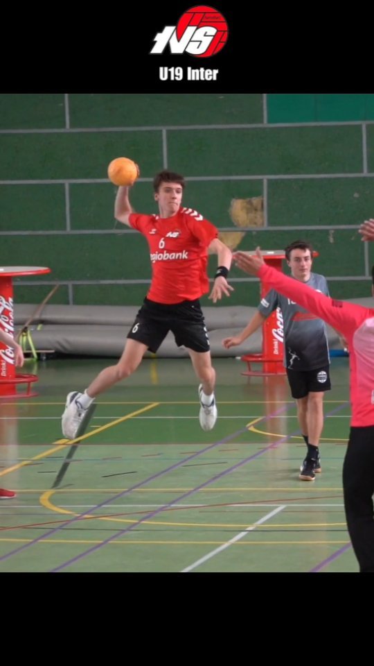 @six.las 🎯
#tvsolothurn #handball #håndbold #handballschweiz #handebol #balonmano #handballmatch #handballpassion #handballworld #andebol #pallamano #zeltner