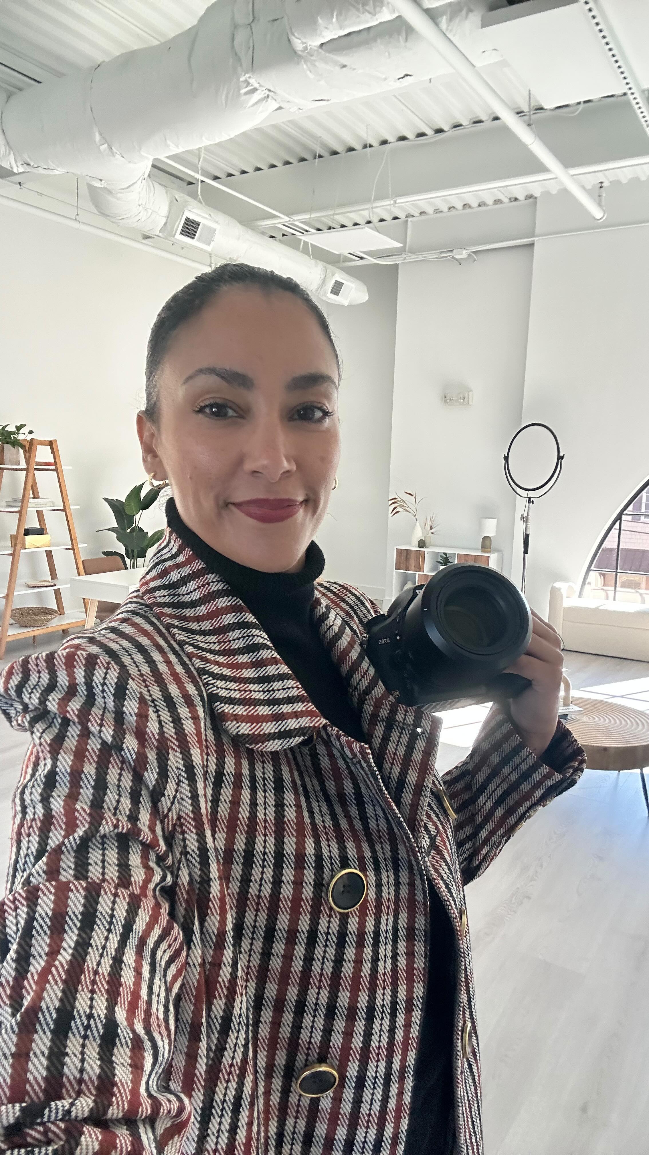 Shot for @katyavilchyk in her amazing studio the other day 🫶🏽
Thank you @jamiemock.realtor for the BTS, always great seeing your beautiful face.
#brandsession #commercialphotography #commercialphotographer #realestate #atlanta #katya #studiorental #photographystudio #atlantaphotographer #atlantaphotography #realestatebranding