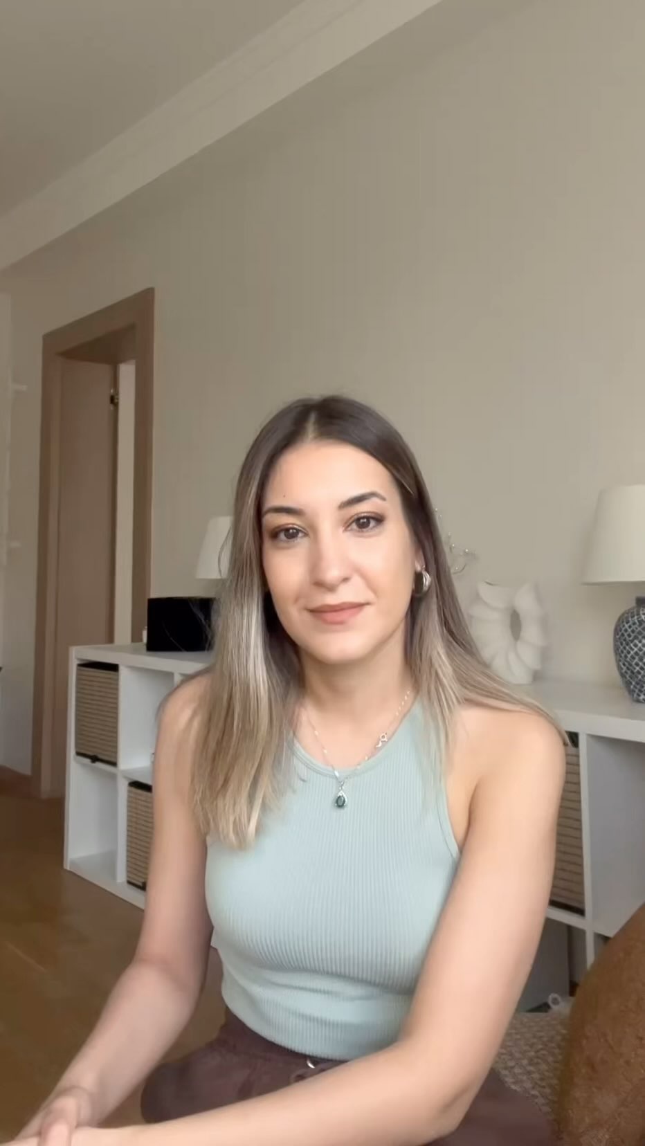 🌱”Psikoterapi nedir, ne değildir?” üzerine küçük bir seri yapmak istedim. Ne değildir, sorusunu yanıtlamaya çalıştım bugün :) bir sonraki videoda “psikoterapi nedir?” kısmından devam ediyor olacağım ✨
#psikolog #maltepe #onlineterapi #psikoloji #bilişseldavranışçıterapi #şematerapi #psikoterapi