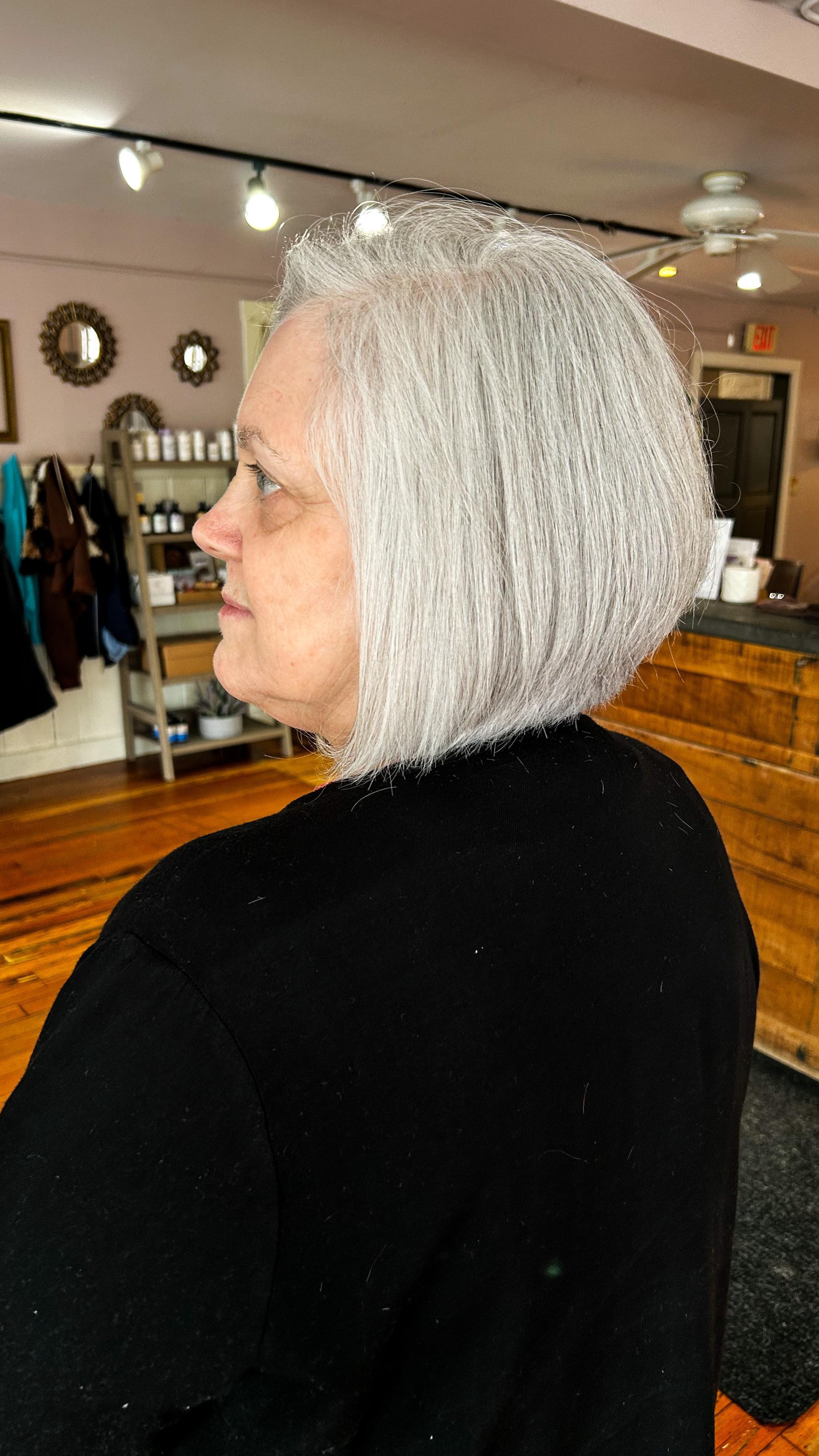 Beautiful transition to a bob done done by Pam!
.
.
.
.
.
#hair #hairgoals #hairgoals2023 #chop #chopchop #shorthair #shorthairdontcare #speing #springhair #warren #warrenri #warrensalon #risalon #warrenstylist #risalon #ristylist #rhodeisland #rhodeislandsalon #ananda #bliss #joy #anandameansbliss
