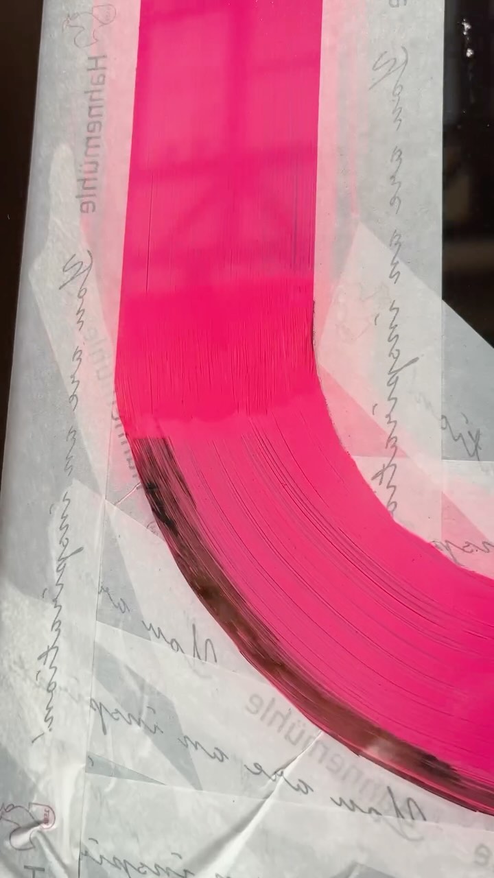 Die Habergasse leuchtet pink 💕
@vier.hoch.zwei - Das neue Label von @ag4medien ist endlich sichtbar gelandet.
Wir gefällt euch unser selbstgemaltes Logo im Schaufenster?
Schaut vorbei bei der richtigen Adresse für guten Content! 🍿✌️
#videoproduktion #handcrafted #painting #videocontent #pink #bamberg #acryl