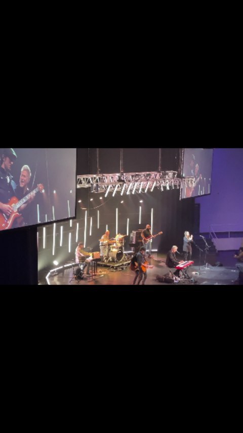 Great tour across Canada playing with @donmoen and @paulbaloche ! Ready for a second run!
#music #guitar #guitarsolo #canada #worship #line6
🎥@luivargas