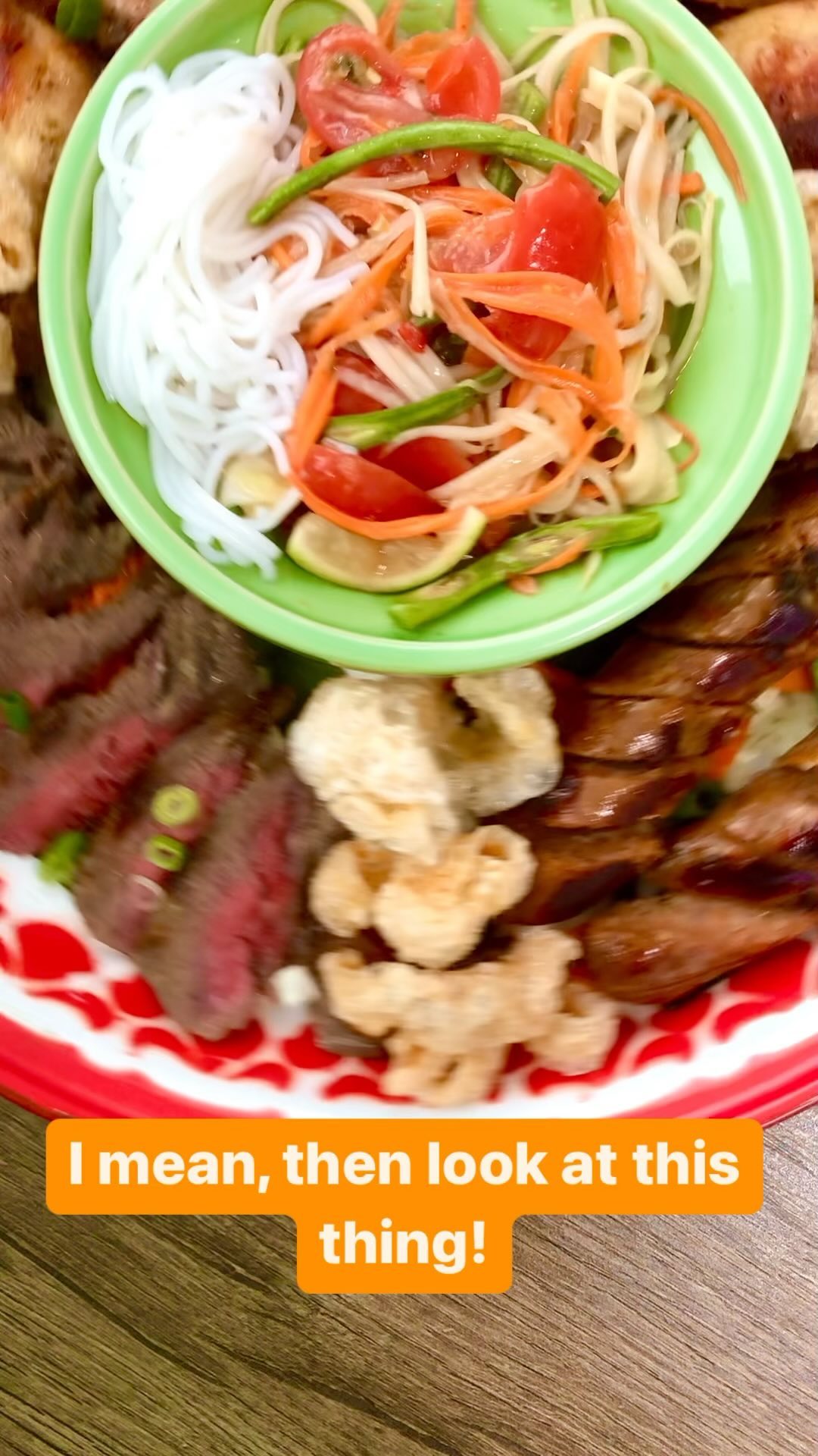 ✨OG PLATTER✨
Chicken wings, Lao-style grilled steak, Lao sausages made in house, papaya salad, fresh pork rinds, sticky rice.
.
.
.
#sweetbasilmke #laofoodmovement #laoplatter #laosausage #saikok #laosteak #laochickenwings #streetfood #itscorn