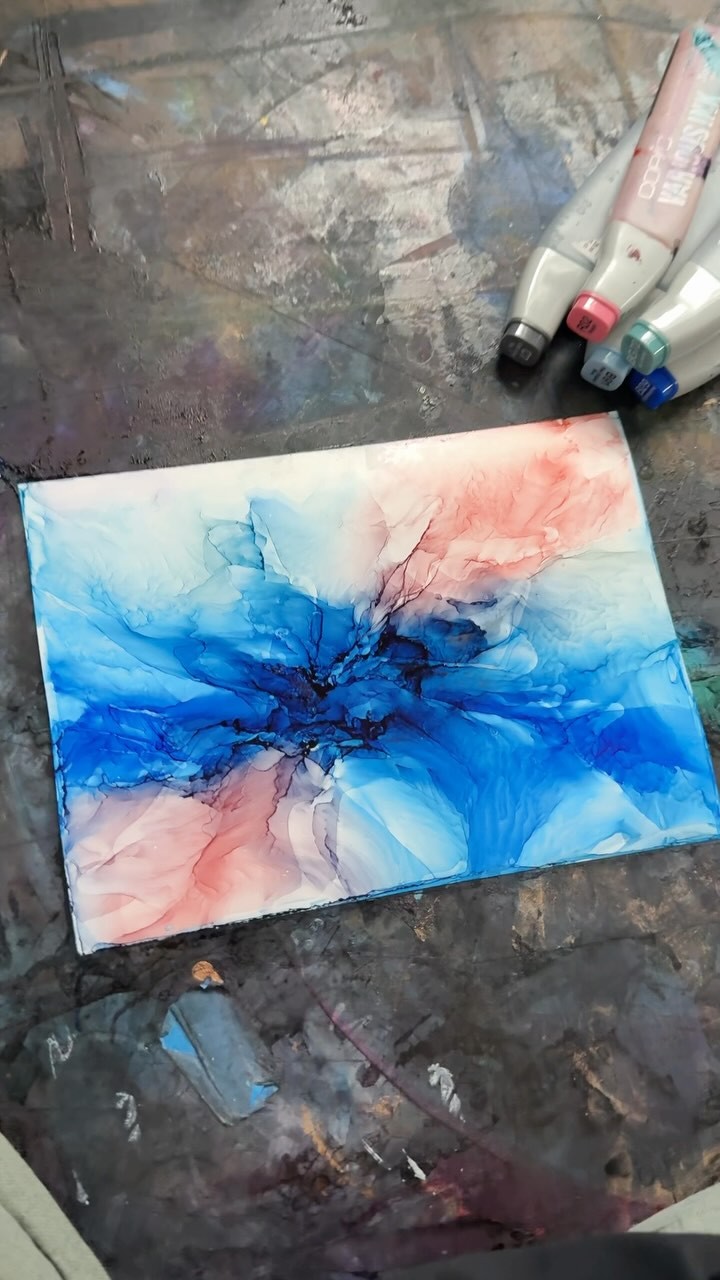 Bold blue and a pop of peach for today’s color palette 💕
#alcoholink #alcoholinkart #alcoholinkpainting #abstractart #abstractpainting