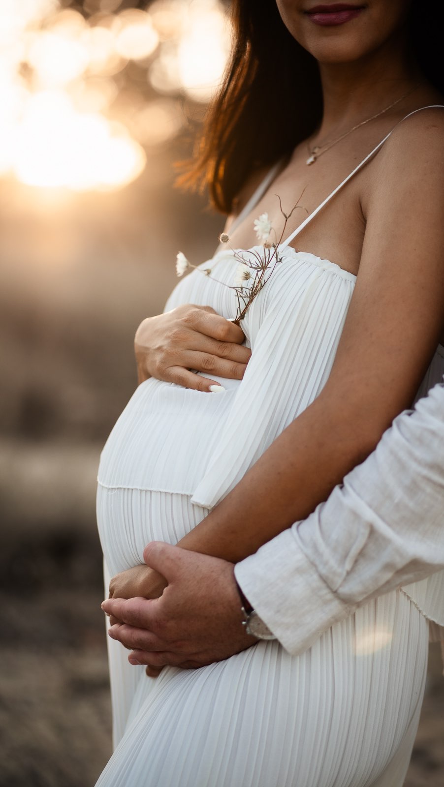 The moment before a new life arrives ā„ļø
If you ask a few women to describe what this moment feels like, Iām sure youāll get many different answers. Happiness, anticipation, joy, fear, serenity, impatience, anxiety, relief. Whatever the emotions, they are all valid. Every woman has a different experience going into motherhood and Iām here to celebrate that.
#essexfamilyphotographer #essexmaternityphotographer #londonmaternityphotographer #newbornphotographerlondon #newbornphotographeressex #maternityphotography #maternityshoot