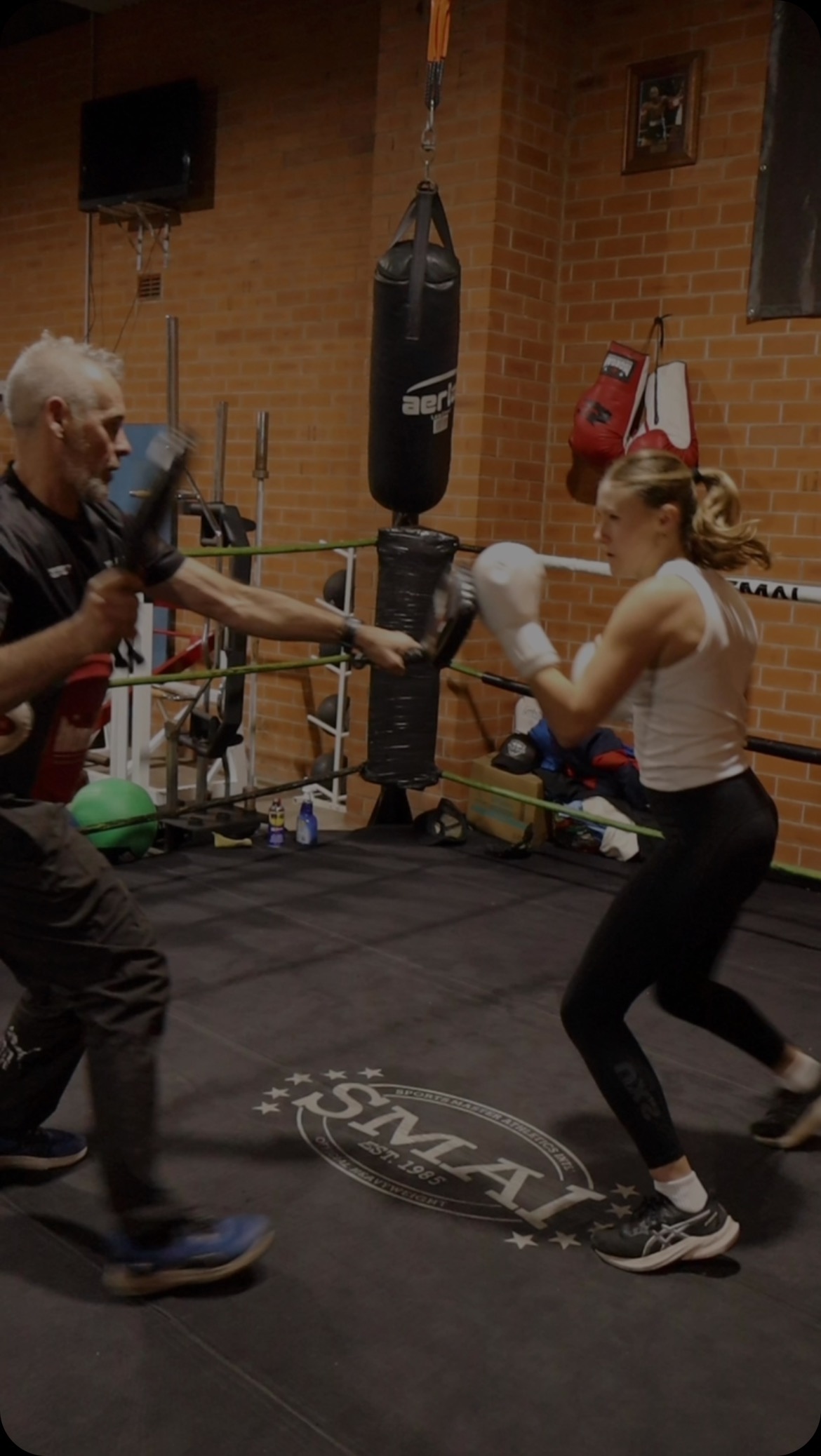 @coaching_at_ts working on a double step back with @izzy_chittenden
#boxinggym #boxingwollongong #titleshotboxing #boxingworkout #boxercise #boxfitness
