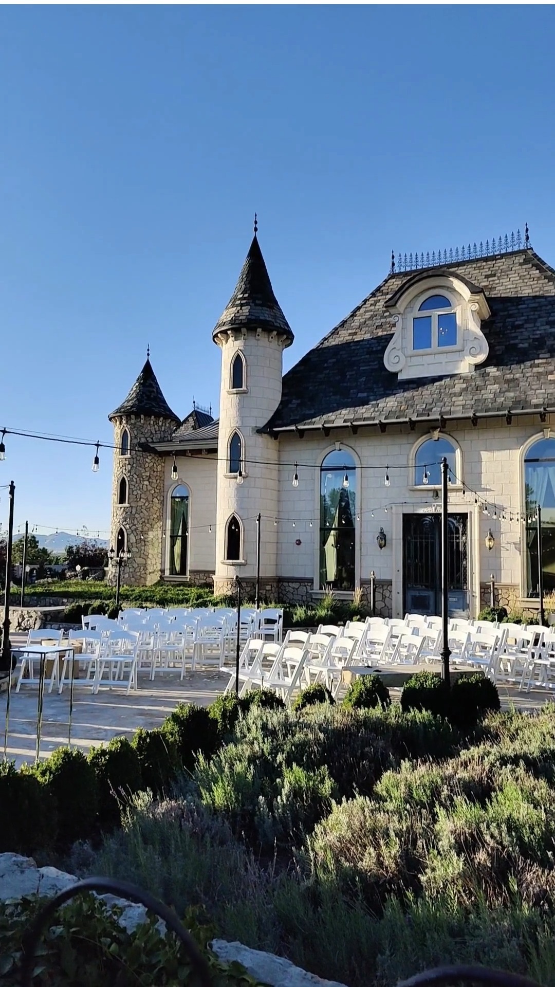 Name this venue...
This #utah venue is absolutely BEAUTIFUL! Do you know its name or location? Tag them if you know this venue. Not sure? Place your guesses in the comments. We can't wait to share more about this hidden gem that is full of photo opportunities.
#utahvenue #utahweddingplanner #eventplanner #summerweddingvenue #gardeninspiration #vineyard #mountainviews #castles #fallvibes2023