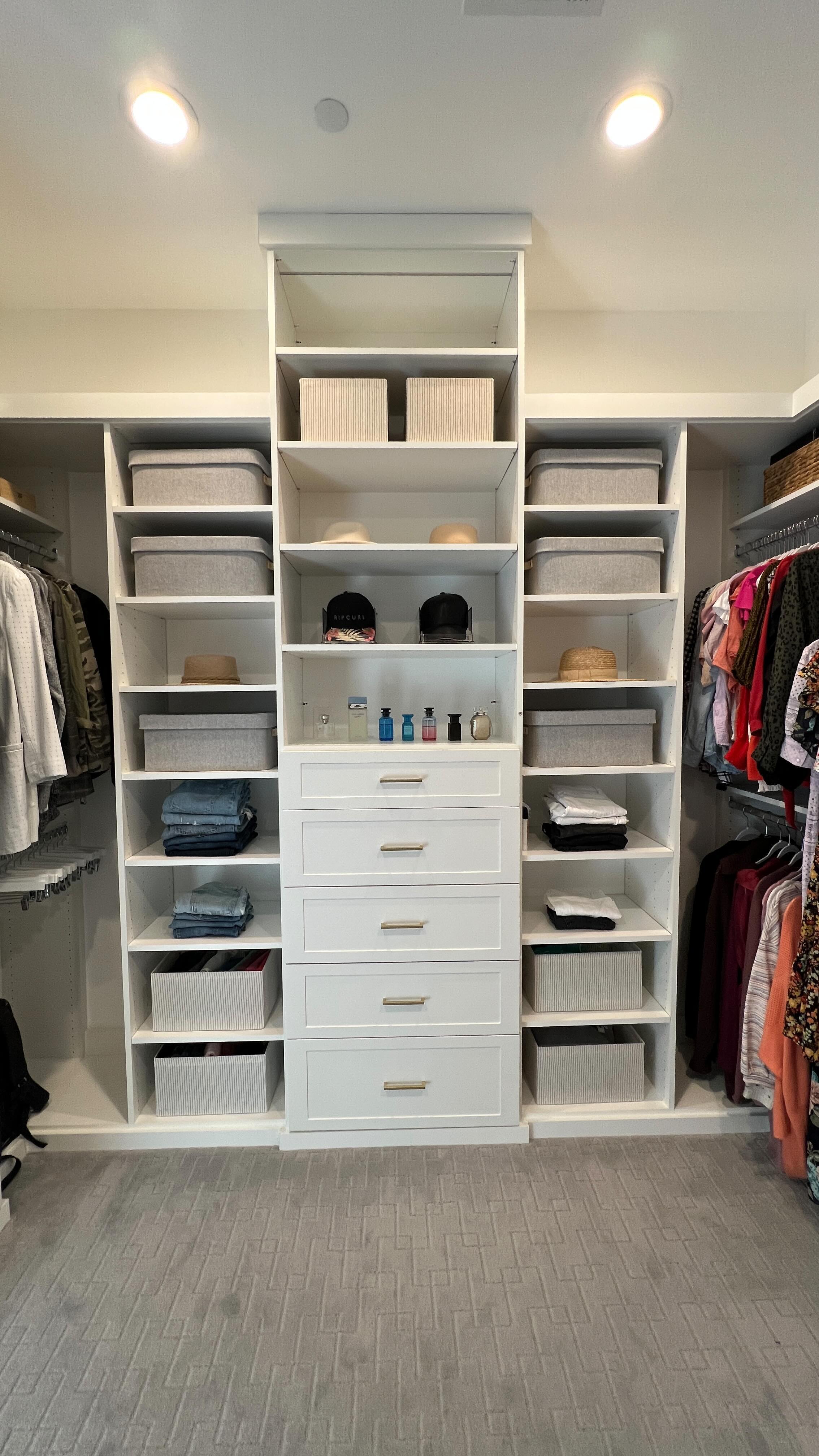 Love love love how this closet turned out 🤩. I love how intentional this client is about what she lives with, readily willing to give away things she no longer loves, needs, or uses. She has capacity for so much more, but is happy with what she has. Gratitude is the best attitude, and I’m so grateful for all of my wonderful clients ❤️
#organize #closetorganization #professionalorganizer #organizeprosper #prospermoms #prospertx #friscomoms #friscotx #organizefrisco #planomoms #planotx #organizeplano