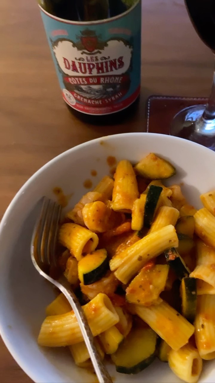 Recently I have seen some discussions online around healthy eating. It’s interesting to consider but most people have different definitions about what the term means. Our individual definition may be influenced by caregiver attitudes towards food growing up, financial resources, history of dieting and disordered eating, cultural significance of food, trauma, and many others. But the way I describe it to clients is:
Focusing on getting ENOUGH protein rich foods, whole grains, produce and plant fats (relative to age, gender, activity level, injury status)…
But also choosing the least restrictive way of eating - healthy eating should include your favorite foods free from guilt, shame, and stress.
It’s being able to enjoy a meal or snack and move on without food taking up too much of your thinking and brain space.
It’s connecting with others, whether it’s passing down traditions with food or enjoying a meal with loved ones.
The goal is to create a way of eating that fills you up, but also satisfies your taste buds and brings you joy 💛
Anything you would add to this definition?